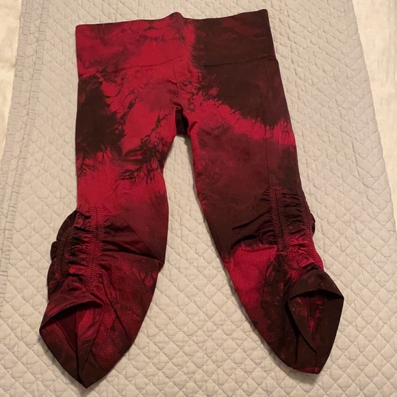 Lululemon crop in the flow workout leggings - Picture 2 of 4